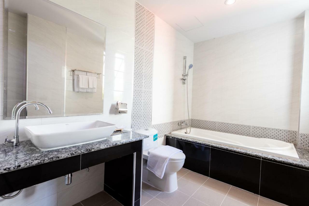O2 Hotel Lop Buri エクステリア 写真