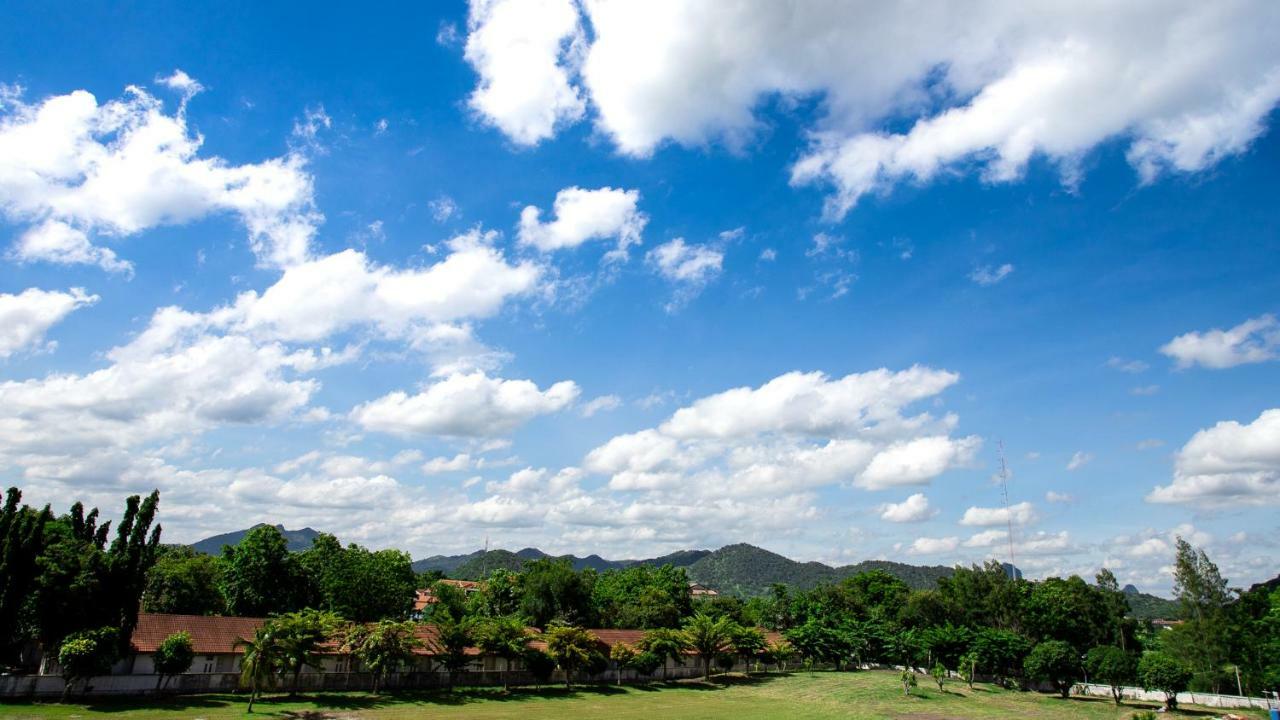 O2 Hotel Lop Buri エクステリア 写真